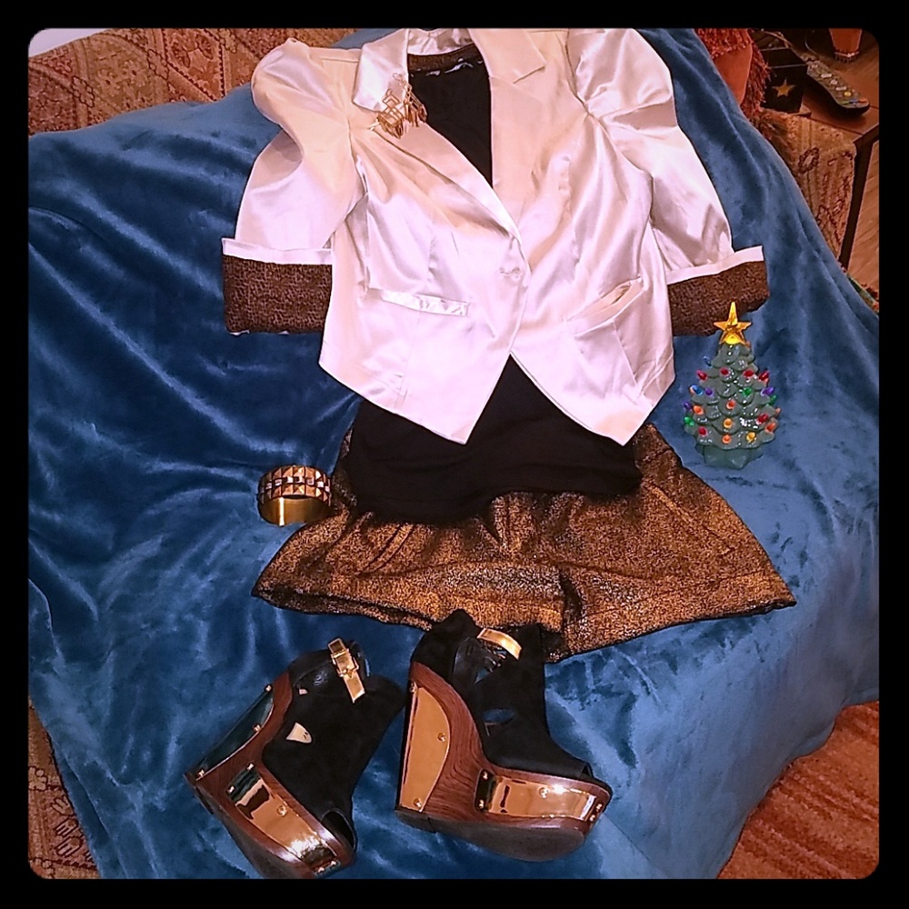 Gianni Bini Black Suede/Goldplated wedges